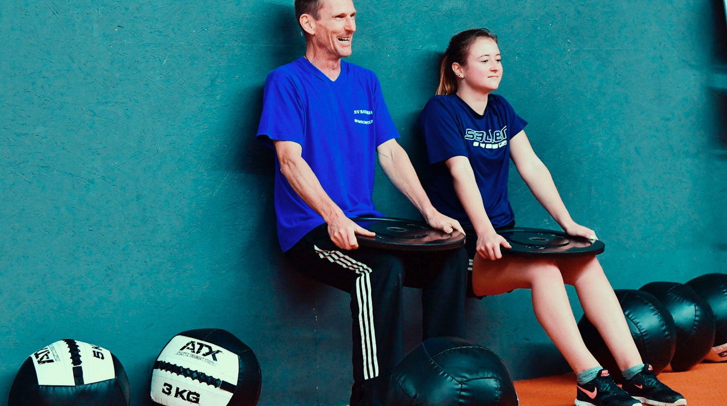 behind:the:scenes:it's:your:stage:start:play:repeat - SV Bavaria Waischenfeld die Frauenfußballmannschaft beim Cross Gym Trainin mit Bastian Lumpp in der Sportwelt Pegnitz